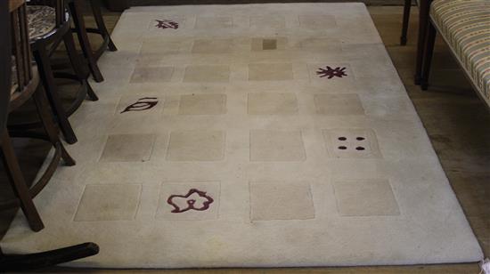 Indian woollen carpet(-)